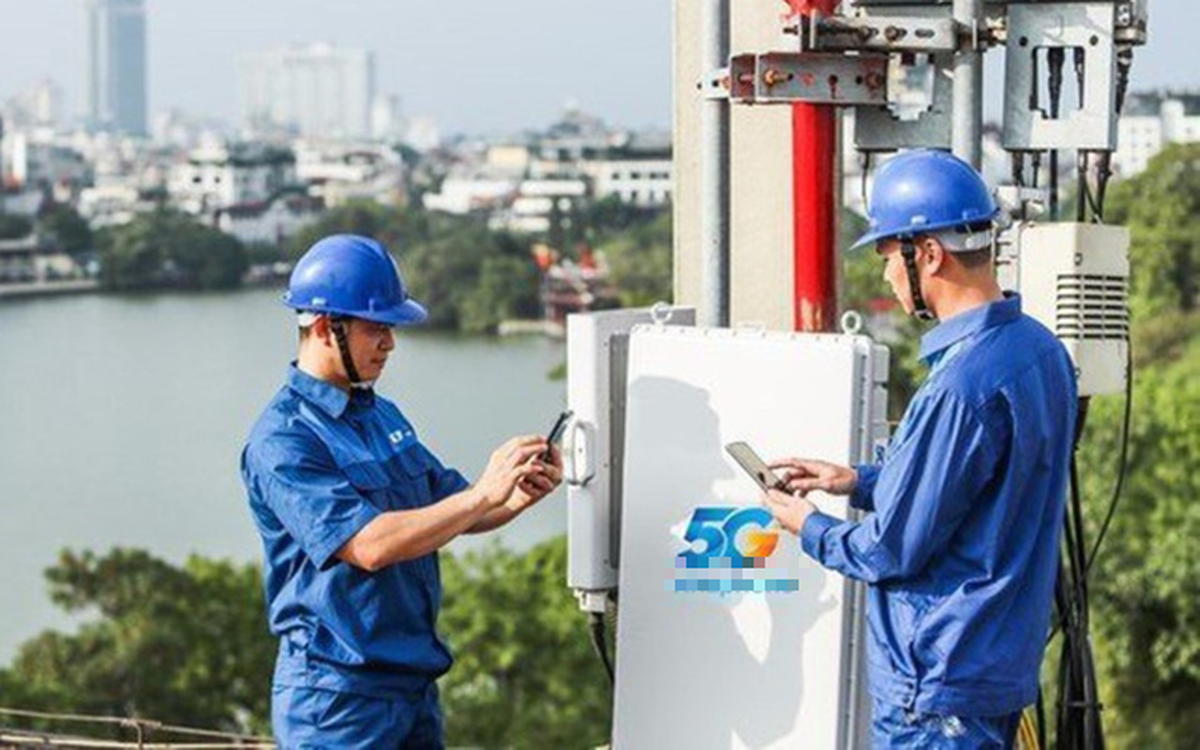 Bộ TT&TT đã cấp phép cho các doanh nghiệp viễn thông thử nghiệm 5G tại 40 tỉnh, thành phố trực thuộc Trung ương. Ngày 19/12/2020, Tập đoàn Bưu chính Viễn thông Việt Nam (VNPT) chính thức công bố vùng phủ sóng VinaPhone 5G tại Hà Nội và TP. Hồ Chí Minh. 