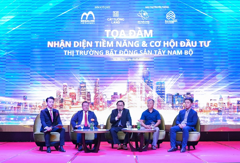 Các chuyên gia tọa đàm tại Hội thảo