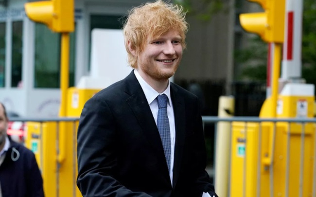 Ed Sheeran cười rạng rỡ sau khi được tuyên bố thắng kiện. (Ảnh: Getty Images)