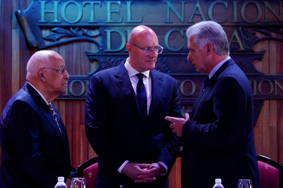 Chủ tịch Cuba Miguel Diaz-Canel, Bọ trưởng Ngoại thương và Đầu tư Cuba Ricardo Cabrisas và Phó Thủ tướng Nga Dmitry Chernyshenko tại một diễn đàn doanh nghiệp ở La Habana, ngày 19/5/2023. Ảnh: Reuters