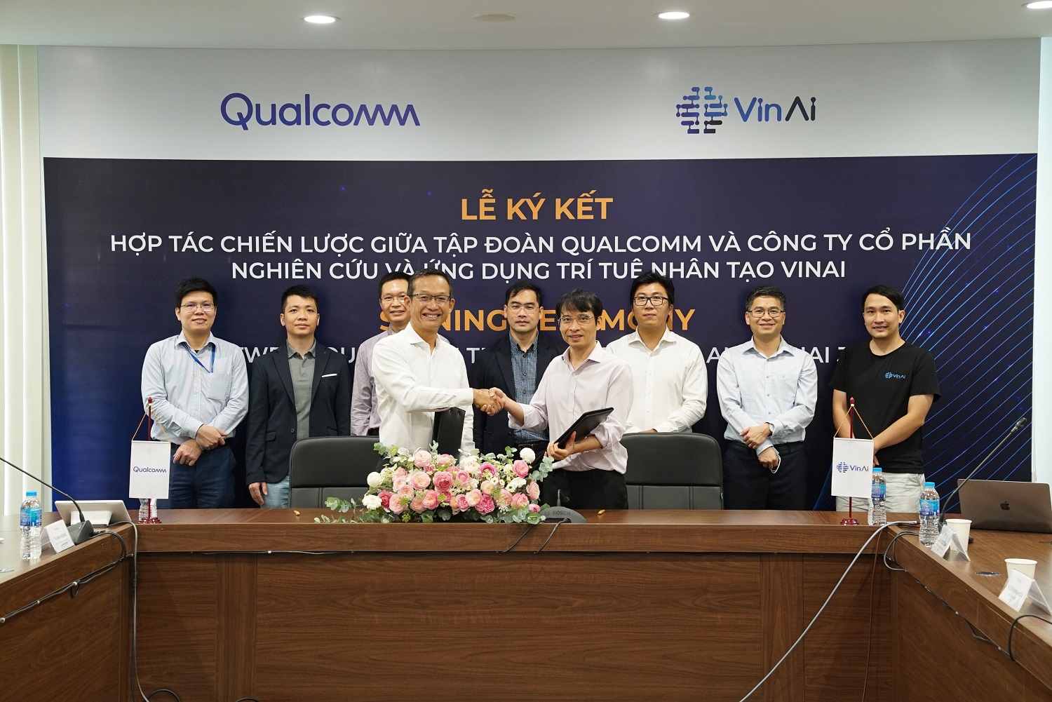 Lễ ký kết hợp tác giữa VinAI và Qualcomm Technologies