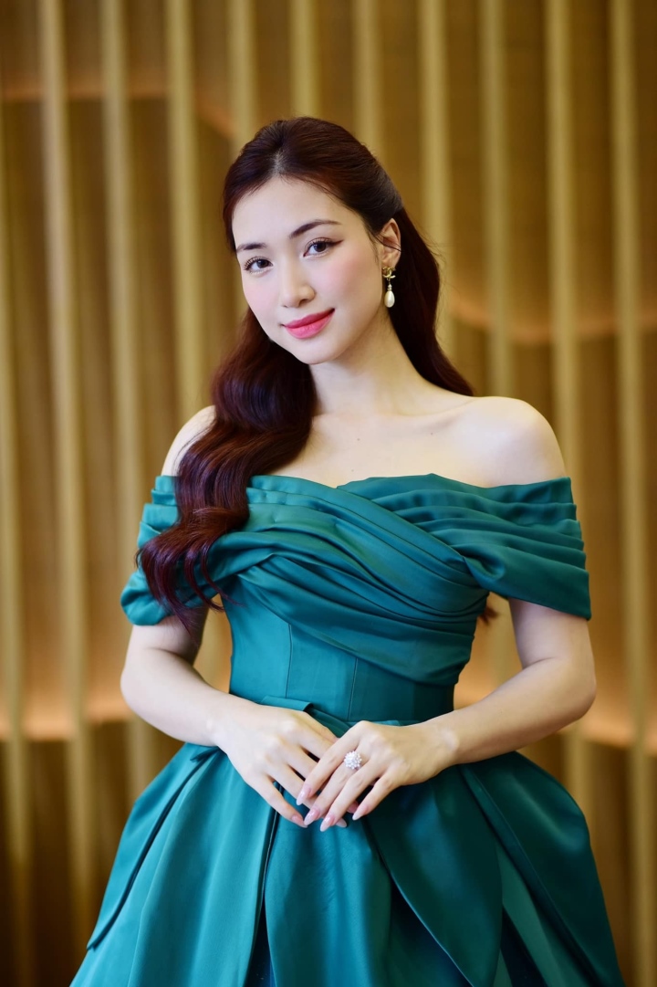 Hòa Minzy chuyển khoản hơn 200 triệu đồng hỗ trợ 6 em nhỏ kinh phí để phẫu thuật tim.