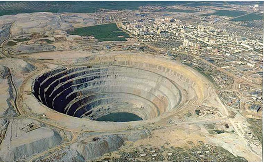 Mỏ kim cương lớn nhất thế giới của Nga (Ảnh: Taringa).
