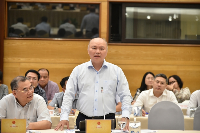 Chánh văn phòng Bộ Nội vụ Vũ Đăng Minh trả lời câu hỏi của phóng viên tại họp báo - Ảnh: VGP