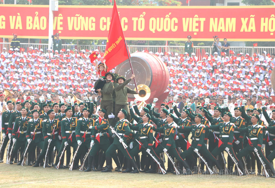 Màn biểu diễn của Đoàn nghi lễ quân đội.