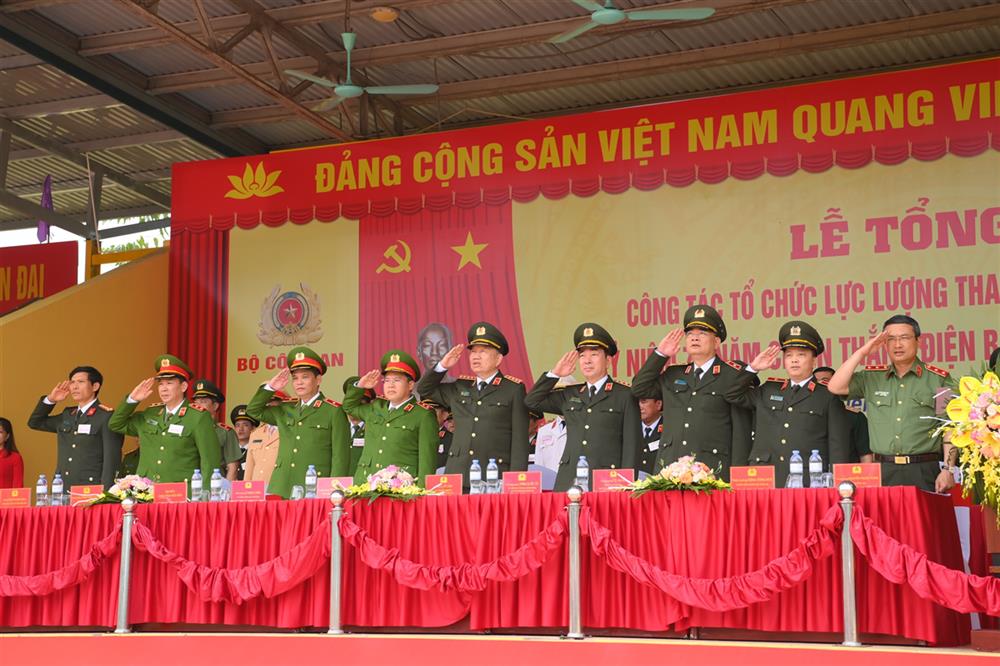Bộ trưởng Tô Lâm với các đại biểu tham dự Lễ tổng kết.