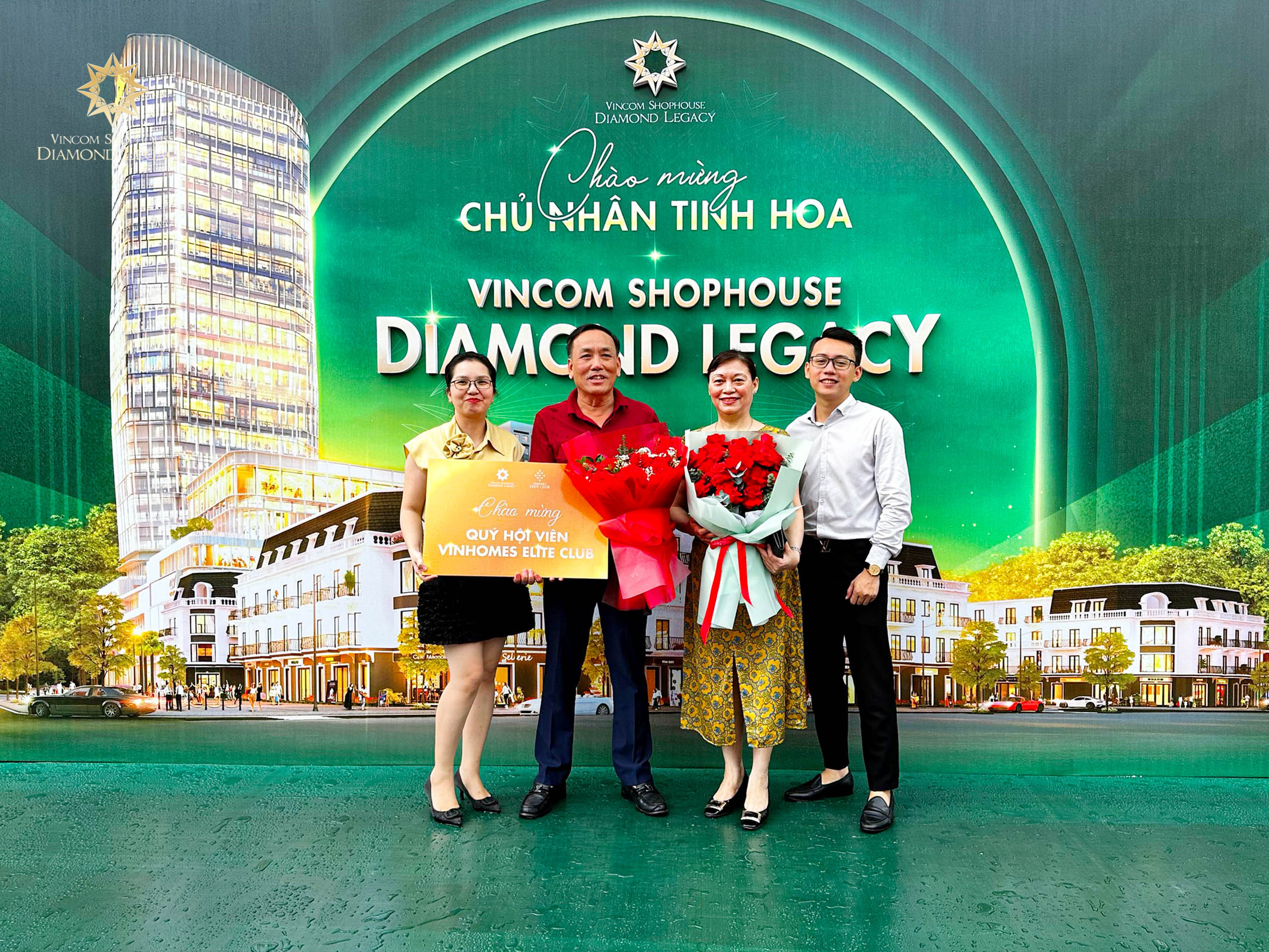 Chủ nhân Vincom Shophouse Diamond Legacy vui mừng trở thành những người đầu tiên sở hữu nhà phố trong quỹ căn giới hạn nằm ngay trung tâm TP Vinh