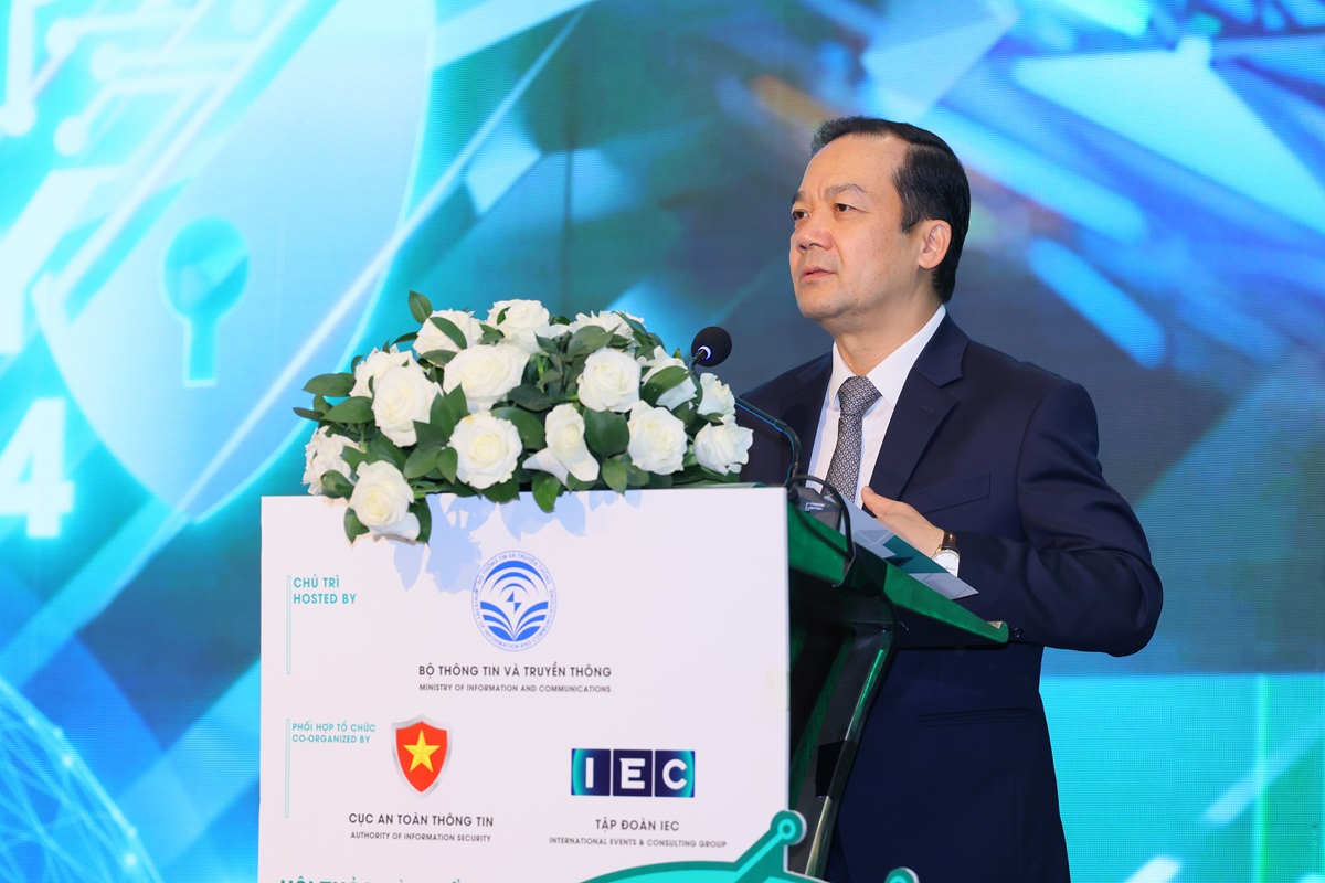 Thứ trưởng Bộ TT&TT Phạm Đức Long phát biểu chỉ đạo tại sự kiện