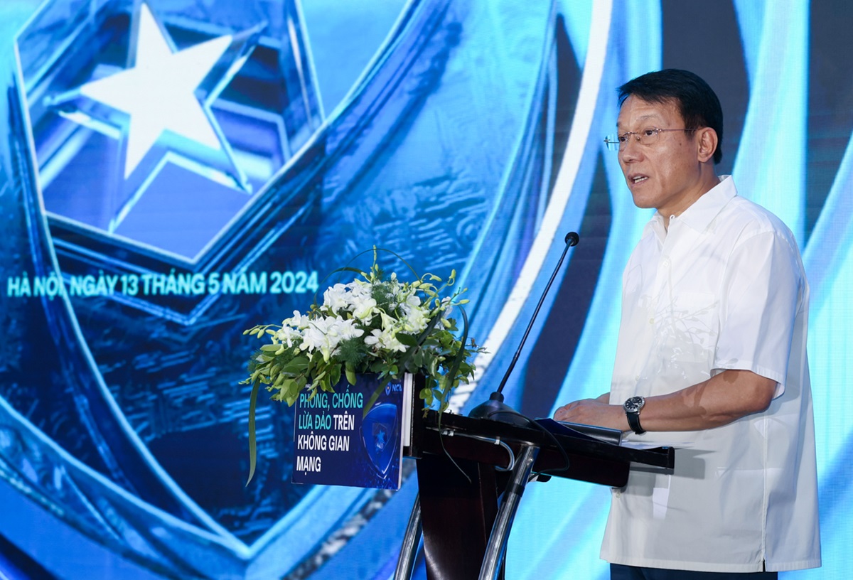 Thượng tướng Lương Tam Quang, Ủy viên Trung ương Đảng, Thứ trưởng Bộ Công an, Chủ tịch Hiệp hội An ninh mạng quốc gia phát biểu chỉ đạo tại Hội thảo.