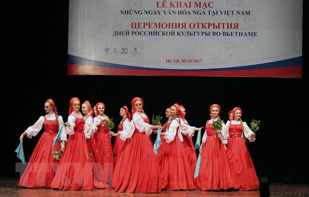 Màn biểu diễn của Đoàn múa Nghệ thuật Hàn lâm Quốc gia Beryozka (Liên bang Nga). (Ảnh: Quốc Khánh/TTXVN)