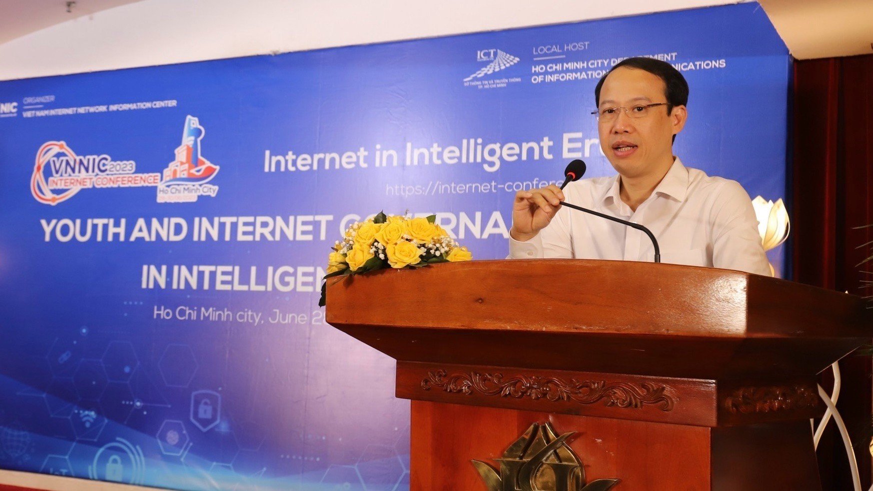 Ông Nguyễn Trường Giang - Phó Giám Đốc Trung tâm Internet Việt Nam phát biểu tại Workshop.