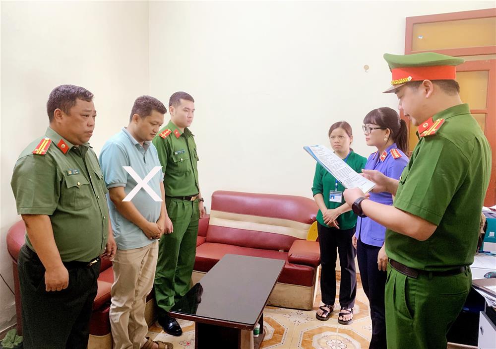 Cơ quan Cảnh sát điều tra Công an tỉnh Sơn La thi hành các quyết định và lệnh đối với Hoàng Văn Lực (dấu X).