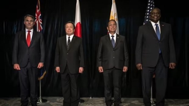 Bộ trưởng Quốc phòng Australia, Nhật Bản, Philippines và Mỹ gặp bên lề Hội nghị Shangri-La. (Nguồn: Nikkei)