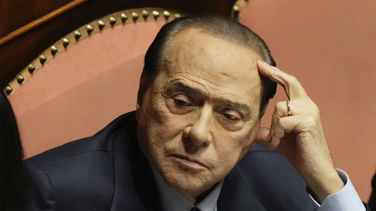 Cựu Thủ tướng Silvio Berlusconi 