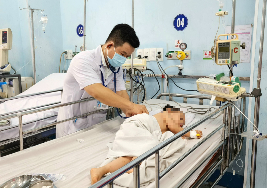 Trẻ em bị bệnh chân tay miệng đang điều trị tại bệnh viện TP.HCM
