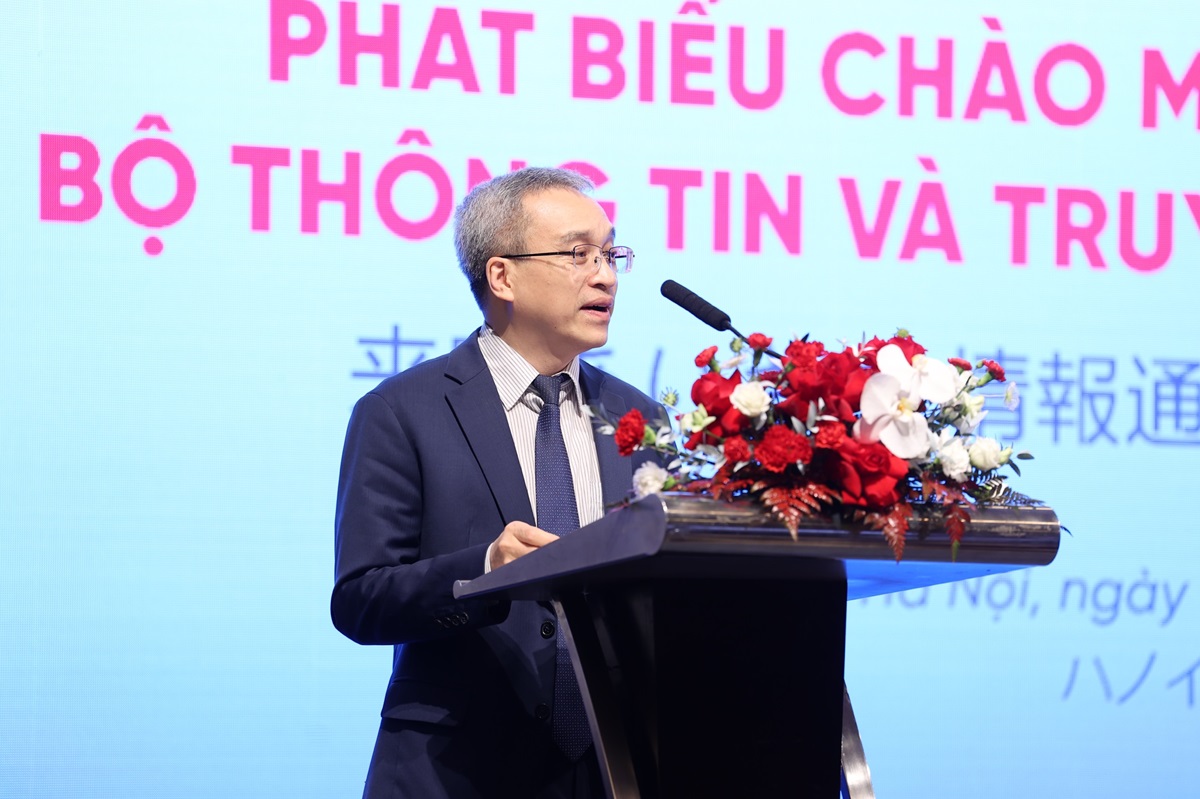 Thứ trưởng Bộ TT&TT Phan Tâm phát biểu