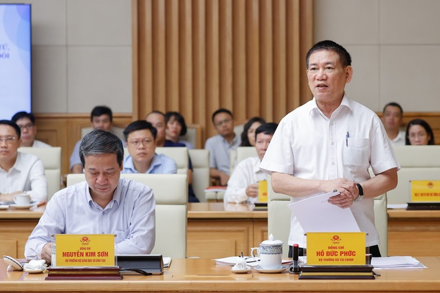 Bộ trưởng Bộ Tài Chính Hồ Đức Phớc báo cáo kết quả 1 năm triển khai Chỉ thị 18/CT-TTg của Thủ tướng Chính phủ và công tác quản lý thuế đối với hoạt động thương mại điện tử tại Việt Nam 