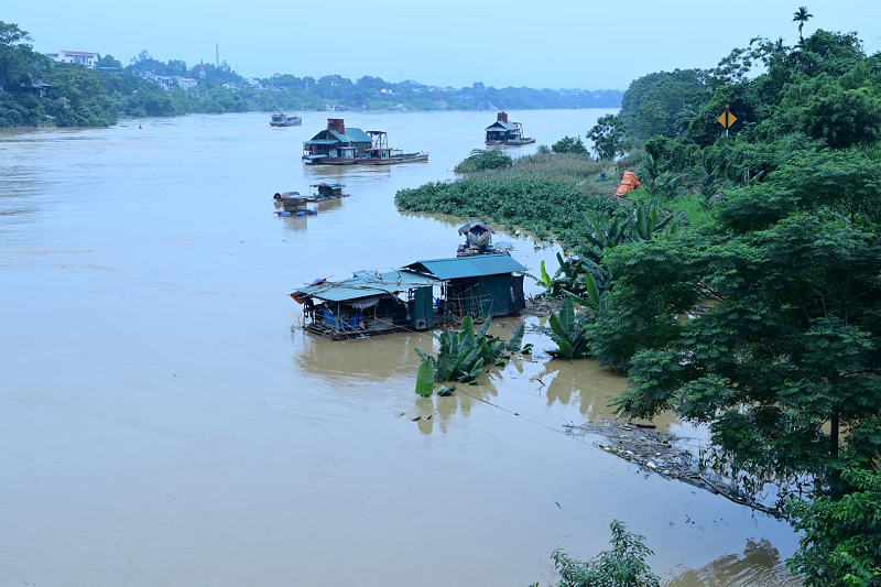 Xả đáy hồ Tuyên Quang