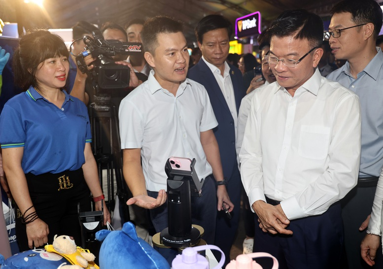 Phó Thủ tướng Lê Thành Long dự lễ khai mạc Lễ hội không dùng tiền mặt