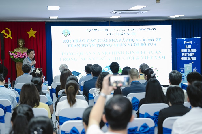 Ông Tống Xuân Chinh chia sẻ tại Hội thảo “Các giải pháp áp dụng kinh tế tuần hoàn trong ngành sữa Việt Nam”