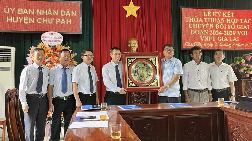VNPT Gia Lai ký kết thỏa thuận hợp tác chuyển đổi số với UBND huyện Chư Păh.