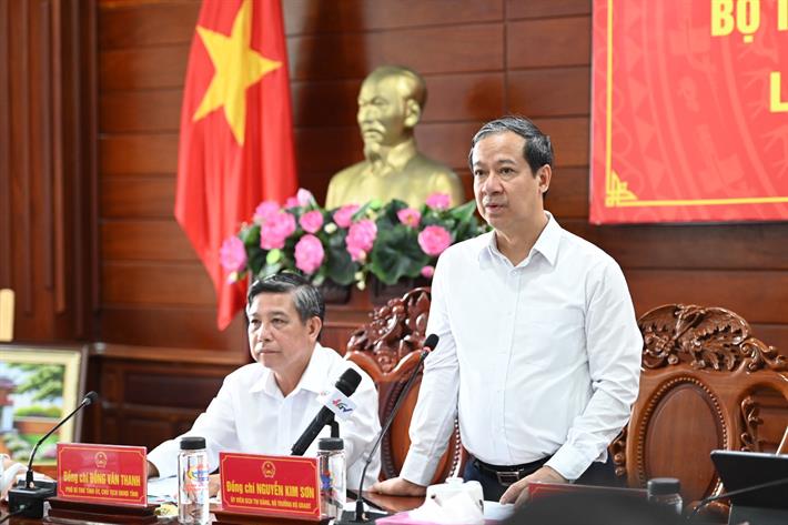 Bộ trưởng Nguyễn Kim Sơn phát biểu tại buổi làm việc