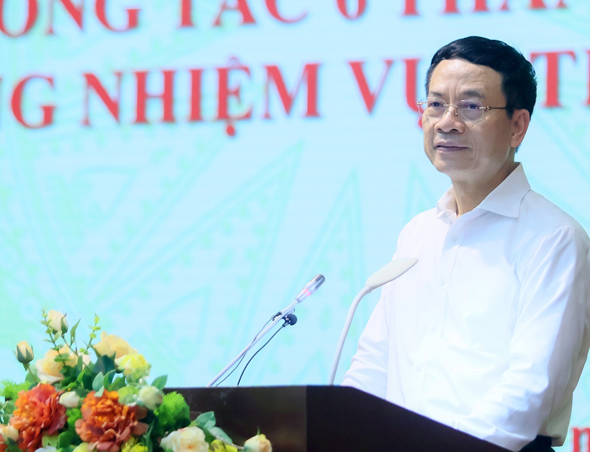 Bộ trưởng Bộ TT&TT Nguyễn Mạnh Hùng phát biểu chỉ đạo tại Hội nghị sơ kết công tác 6 tháng đầu năm và phương hướng, nhiệm vụ 6 tháng cuối năm 2023 của Bộ TT&TT