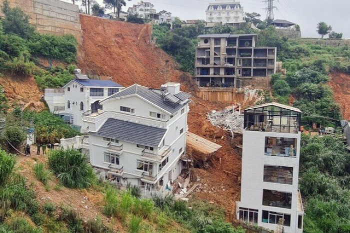 Hiện trường xảy ra vụ sạt lở làm hai vợ chồng tử vong thương tâm.