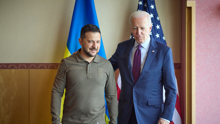 Tổng thống Biden và người đồng cấp Ukraine Zelensky