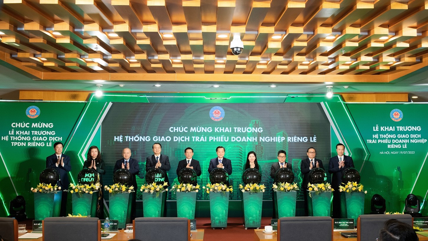 Phó Thủ tướng Lê Minh Khái thực hiện nghi thức khai trương hệ thống giao dịch TPDN riêng lẻ