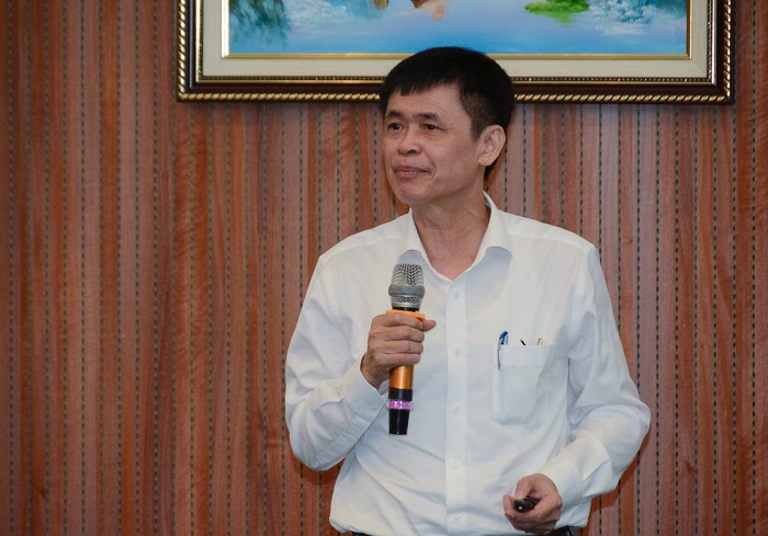 Vụ trưởng Vụ Giáo dục Mầm non Nguyễn Bá Minh báo cáo tại Hội nghị