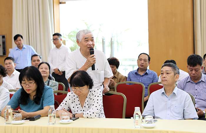 Cử tri quận Hoàn Kiếm nêu ý kiến tại Hội nghị