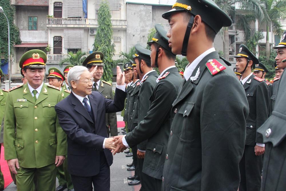 Tổng Bí thư Nguyễn Phú Trọng đến thăm, kiểm tra công tác ứng trực, sẵn sàng chiến đấu tại Bộ Tư lệnh Cảnh sát cơ động nhân dịp Tết Nguyên đán Bính Thân 2016.
