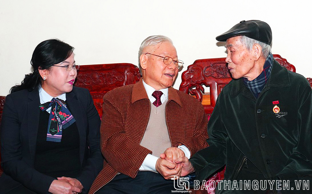 Tổng Bí thư Nguyễn Phú Trọng thăm hỏi và chúc Tết gia đình cụ Nguyễn Trung Lựu tại Thái Nguyên năm 2023