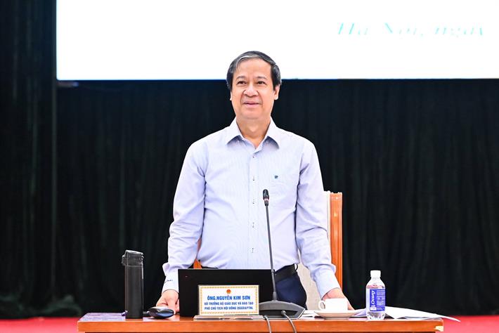 Bộ trưởng Nguyễn Kim Sơn phát biểu tại phiên họp