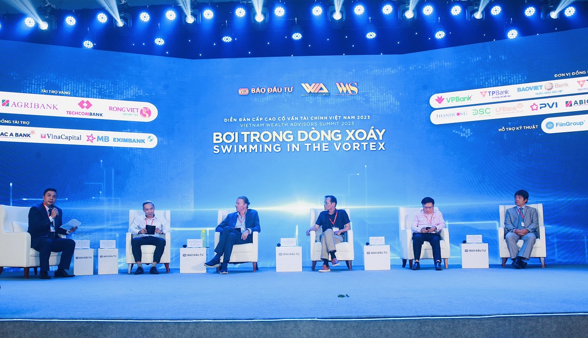 Các diễn giả chia sẻ thông tin tại Diễn đàn