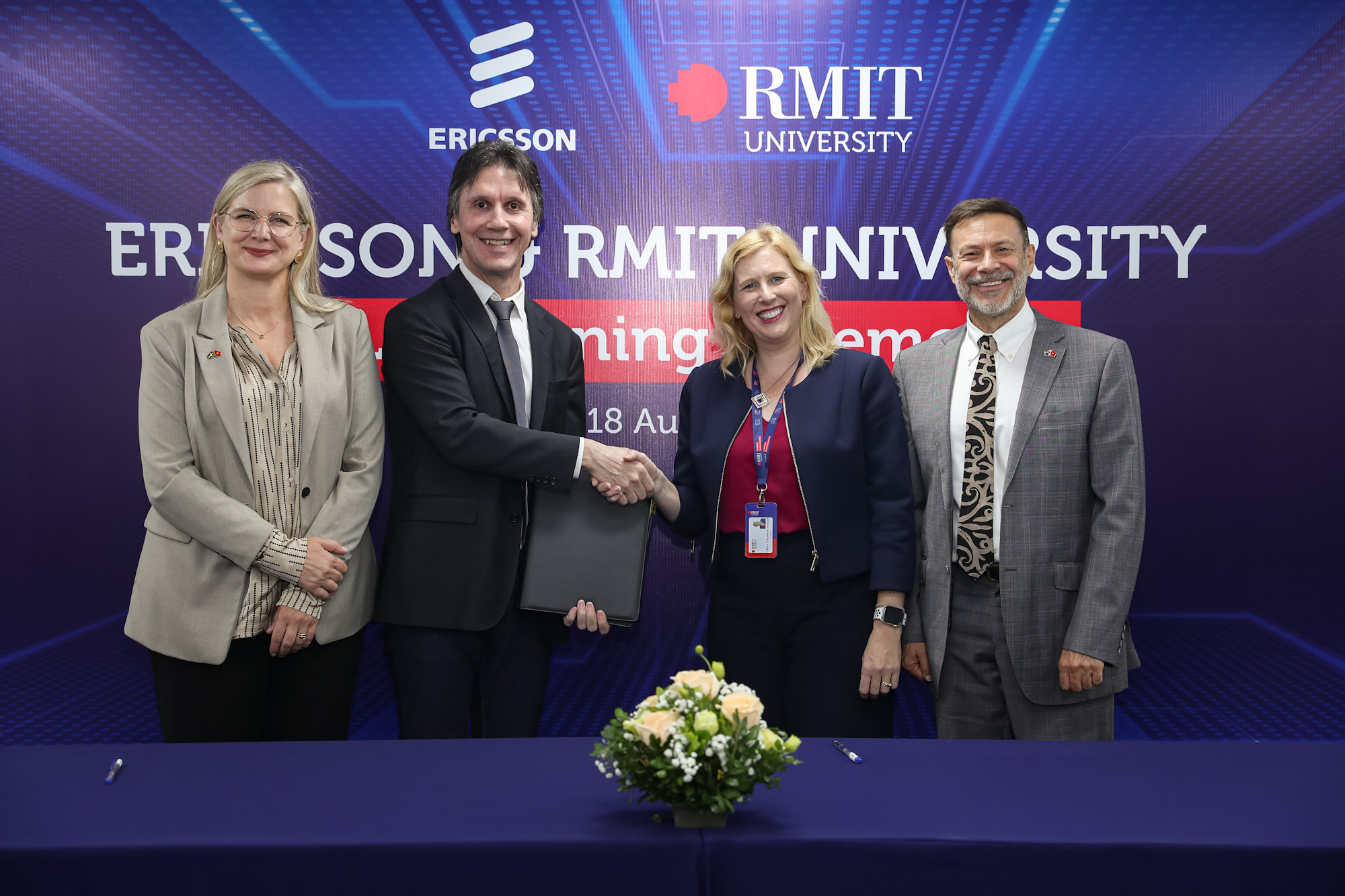 Ericsson và Đại học RMIT đã ký thỏa thuận thành lập Phòng thí nghiệm AI RMIT & Ericsson trước sự chứng kiến của Đại sứ Thụy Điển và Đại sứ Australia tại Việt Nam