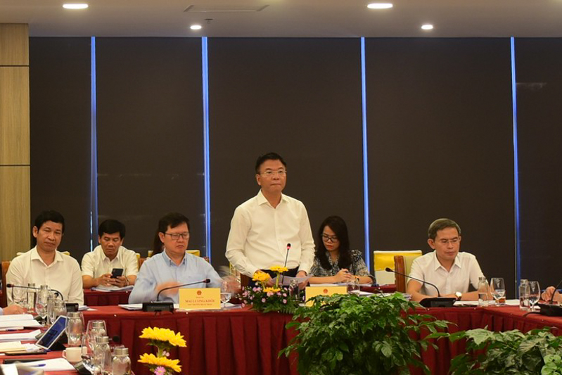 Bộ trưởng Bộ Tư pháp Lê Thành Long phát biểu tại phiên giải trình