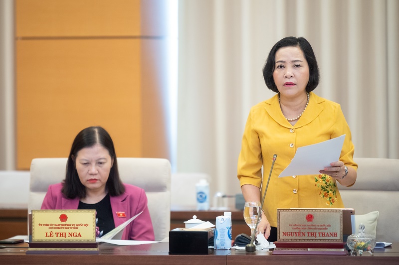 Trưởng ban Công tác đại biểu Nguyễn Thị Thanh đóng góp ý kiến.