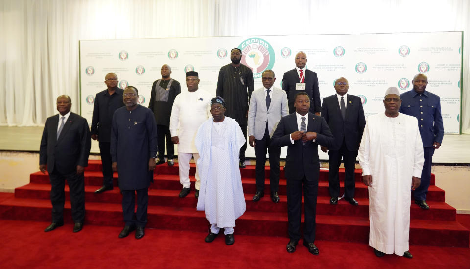 Các lãnh đạo của Cộng đồng Kinh tế Tây Phi (ECOWAS) nhóm họp