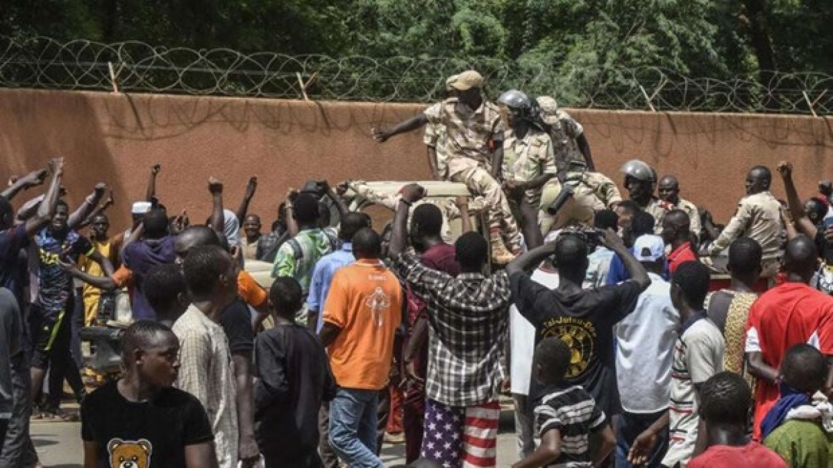 Quân đội Niger tổ chức đảo chính, lật đổ Tổng thống Mohamed Bazoum. (Nguồn: Reuters)