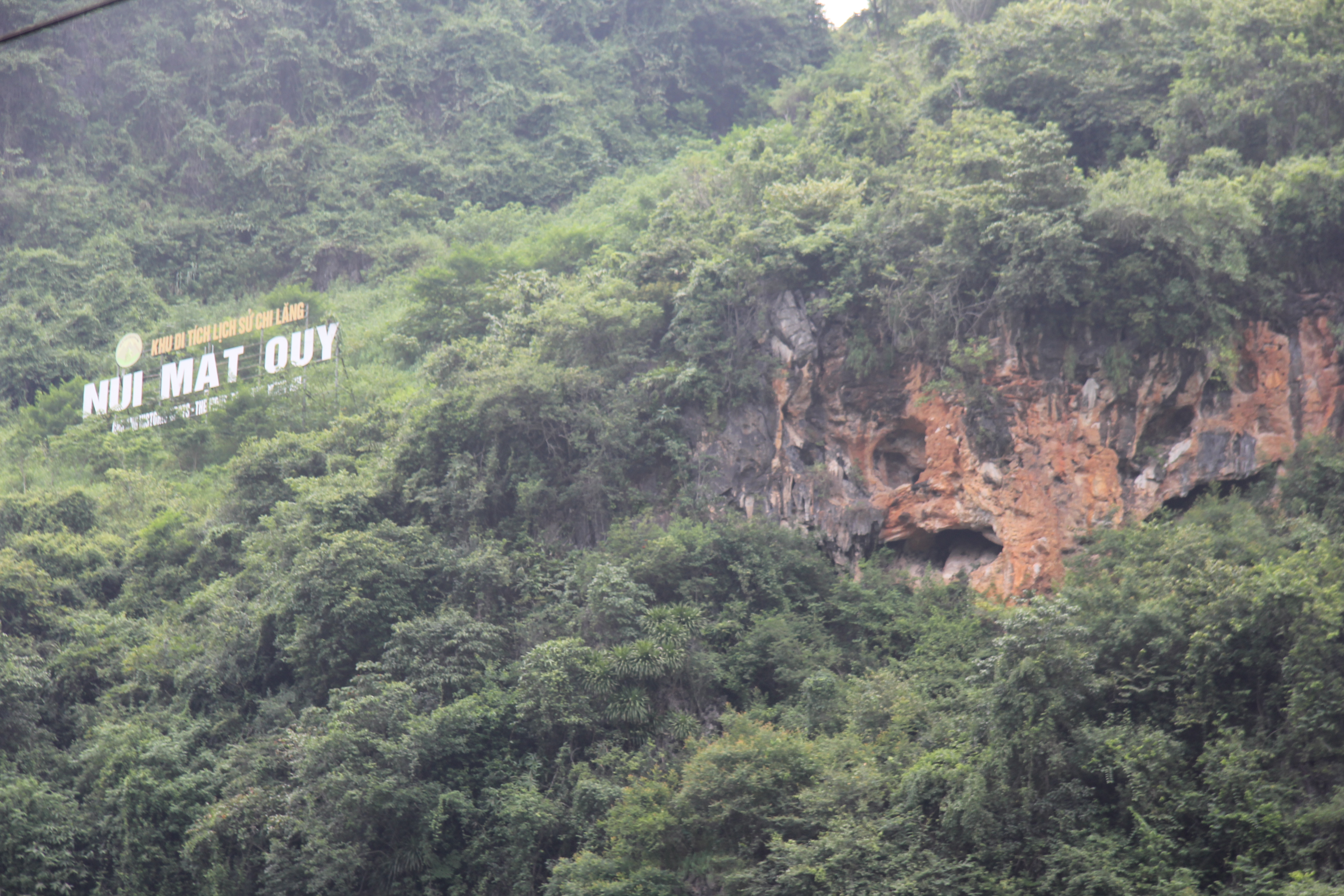 Núi mặt quỷ một trong những di tích nằm trong quần thể di tích Ải Chi Lăng

