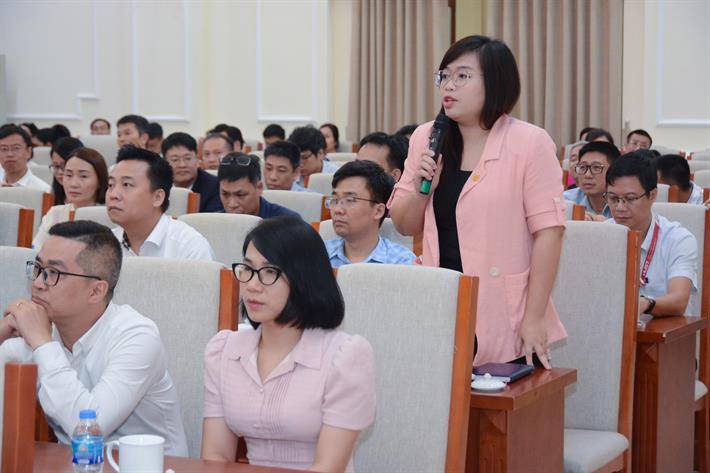 Tiến sĩ Đinh Minh Hằng, giảng viên khoa Ngữ Văn, Trường Đại học Sư phạm Hà Nội chia sẻ tại chương trình