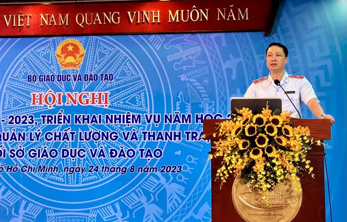 Chánh Thanh tra Bộ GDĐT Nguyễn Đức Cường báo cáo tại Hội nghị