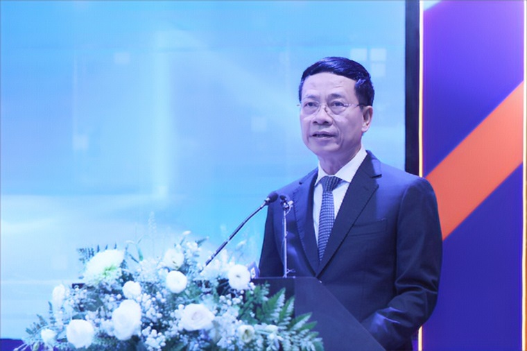 Ông Nguyễn Mạnh Hùng, Bộ trưởng Bộ TT&TT, Phó Chủ tịch Ủy ban Quốc gia về Chuyển đổi số phát biểu tại Diễn đàn