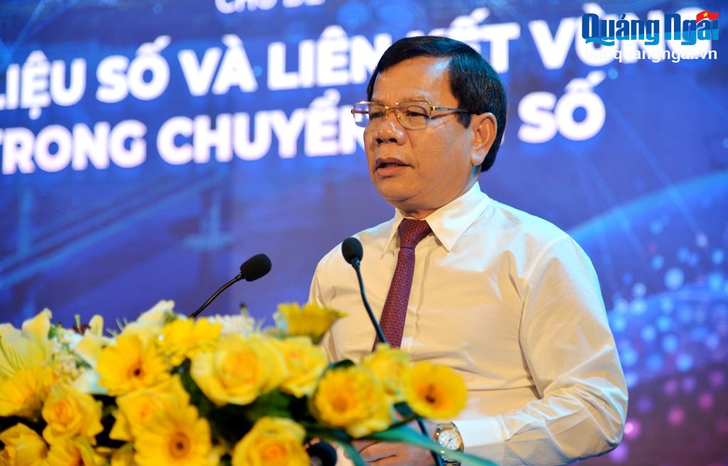Chủ tịch UBND tỉnh, Trưởng ban Chỉ đạo Chuyển đổi số tỉnh Đặng Văn Minh phát biểu tại hội nghị. Ảnh: Báo Quảng Ngãi