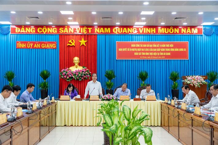 Bộ Giáo dục và Đào tạo khảo sát tình hình thực hiện Nghị quyết 29 tại tỉnh An Giang