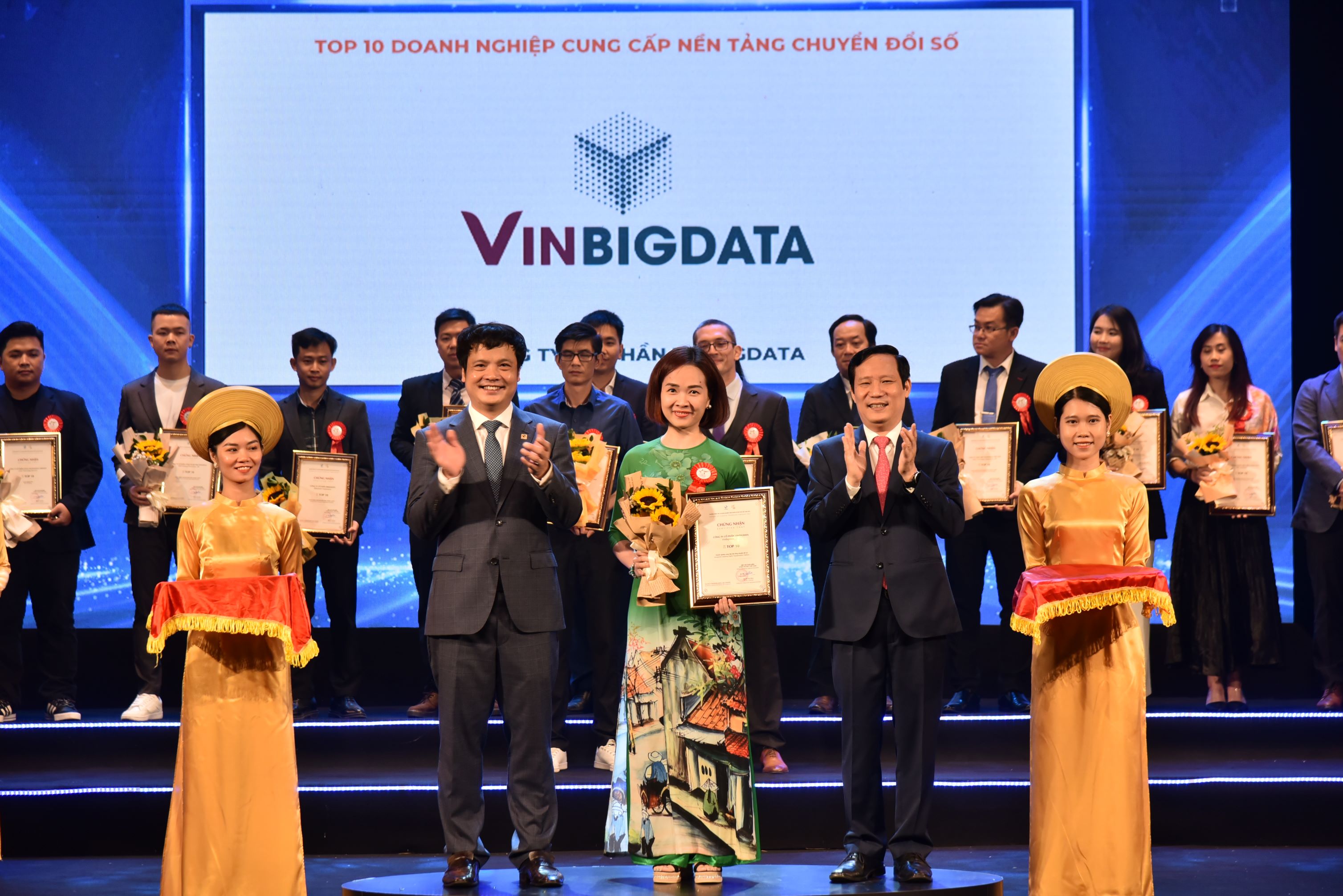 Ngày 22/09/2023, Công ty VinBigdata đã vinh dự nhận Giải thưởng ở hai hạng mục Top 10 Doanh nghiệp cung cấp nền tảng chuyển đổi số và Top 10 Doanh nghiệp A-IoT tại Lễ vinh danh giải thưởng Top 10 Doanh nghiệp Công nghệ số xuất sắc Việt Nam 2023 được tổ chức bởi Hiệp hội Phần mềm và Dịch vụ CNTT Việt Nam (VINASA).