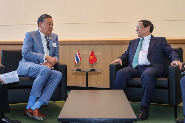 
Thủ tướng Phạm Minh Chính gặp Thủ tướng Thái Lan Sretta Thavisin