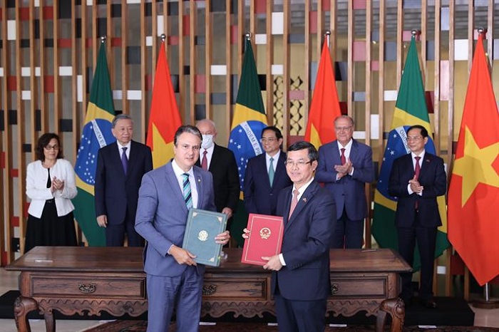 Việt Nam ký Hiệp định hợp tác về giáo dục với Brazil